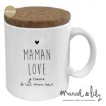 Cette mug "Maman Love" une nouveauté ! les mamans vont craquer ! Avec son couvercle en liège 100% biologique, votre boisson restera bien au chaud, et pour éviter les vilaines traces sur votre table, vous pourrez l'utiliser en guise de sous tasse !