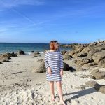 Cette robe marinière en éponge (bleue/blanc) vous assurera un look parfait en toutes circonstances, que ce soit en ville ou à la plage. Accessoirisée ou portée en toute simplicité, c’est la petite robe tendance, en éponge, à avoir dans son dressing.  Fabrication 100% française.