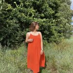 La robe longue Séville orange est celle qui vous faut pour cet été ! Sa très large amplitude la rend généreuse et aérienne, une pépite ! 