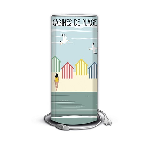 Avec notre lampe "Cabines de plage" illuminez votre intérieur ! Assortissez-la aux couleurs de votre maison pour y apporter une ambiance bord de mer. La lampe à poser fait 39 cm de haut pour 17 cm de diamètre. Fabrication 100% française