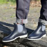 La bottine Jumarin pour les femmes marine/blanc est un modèle parfait pour les journées pluvieuses. Facile d'entretien, la bottine Jumarin vous donnera entièrement satisfaction pour la saison automne/hiver. Fabriquée en France