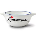 Le bol breton revisité ! Les prénoms laissent la place à des messages contemporains et amusants, parfaits pour ajouter une touche de plaisir à votre petit déjeuner !" à offrir sans modération. Fabriqué en France