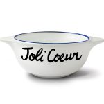 Le bol breton revisité ! Les prénoms laissent la place à des messages contemporains et amusants, parfaits pour ajouter une touche de plaisir à votre petit déjeuner !" à offrir sans modération. Fabriqué en France