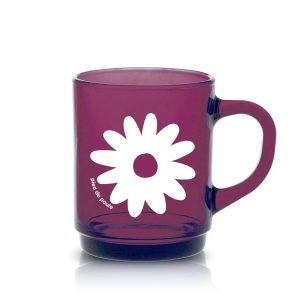 Cette mug rétro rose en verre trempé (duralex) nous embarque pour un voyage dans les 70's. Il y a plusieurs couleurs et motifs, elles sont empilables. Fabriquée en France