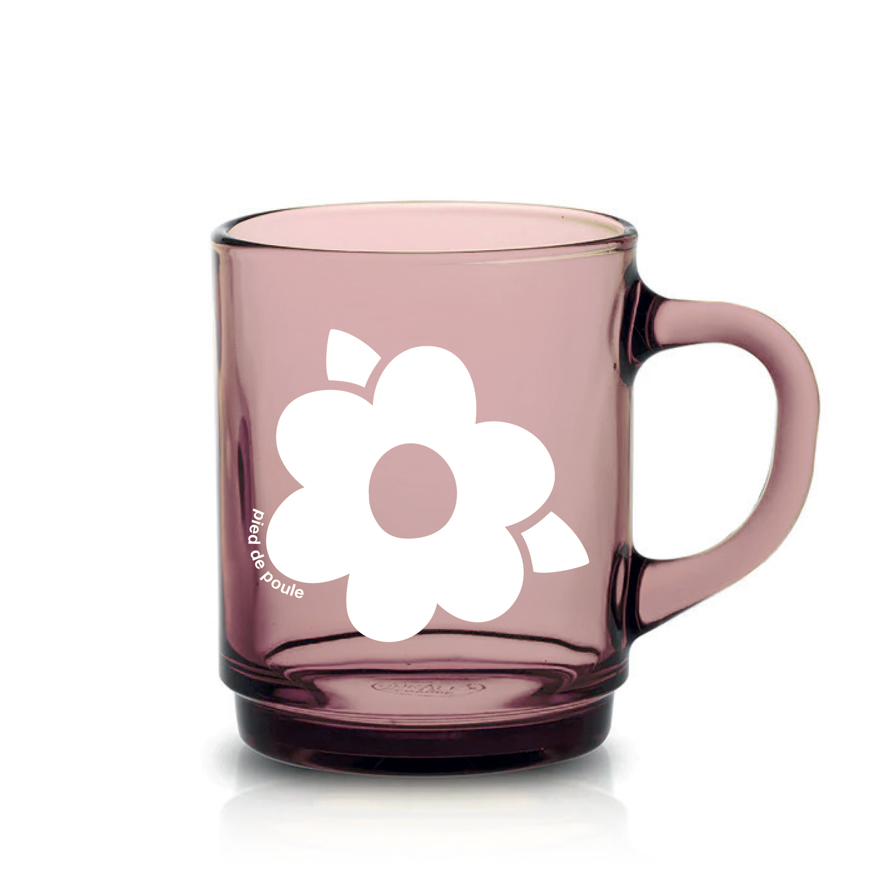 Cette mug rétro de couleur rose en verre trempé (duralex) nous embarque pour un voyage dans les 70's. Il y a plusieurs couleurs et motifs, elles sont empilables. Fabriquée en France