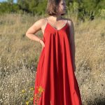La robe longue Julia Corail est celle qu'il  faut vous pour cet été ! Sa très large amplitude la rend généreuse et aérienne, une pépite ! La taille unique convient de 34 au 44 Fabriquée en France