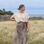 C'est vraiment un plaisir de porter cette jupe Tyna, elle est fluide, satinée pour un look très féminin. Fabriquée en France