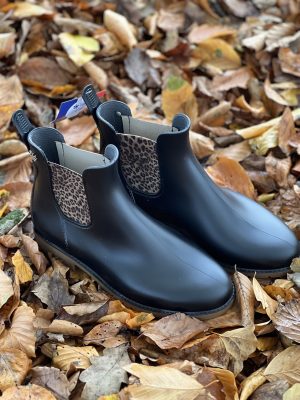 Bottines de Pluie Bicolores Noir et Miel avec l'élastique motif léopard  : Elles sont Chic ! Adoptez un look sophistiqué avec nos bottines de pluies elles sont parfaites pour affronter la pluie avec style. Un modèle fabriqué en France.